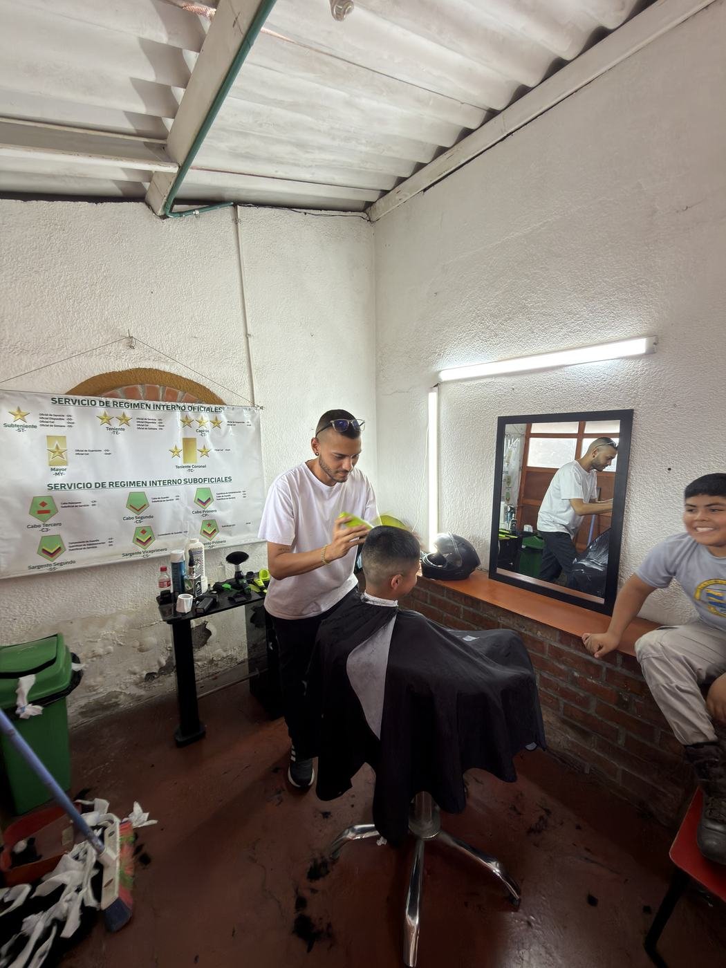 Barbería institucional de la Academia Militar