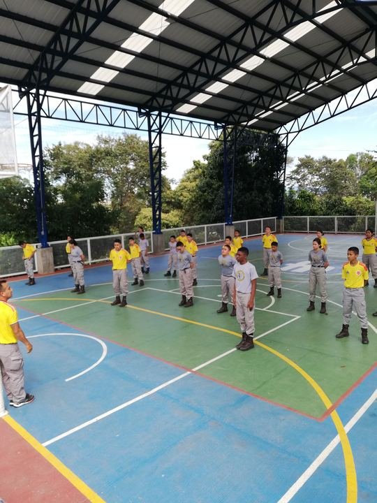 Cadetes en actividad de entrenamiento