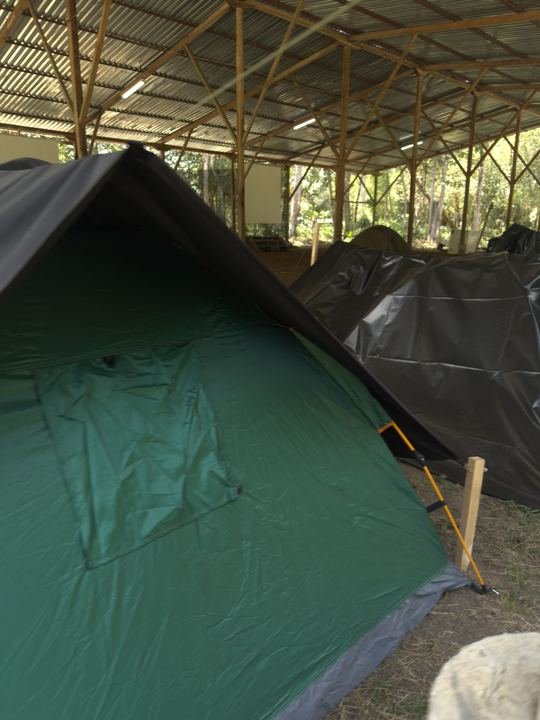 Carpas de campaña instaladas en el campamento