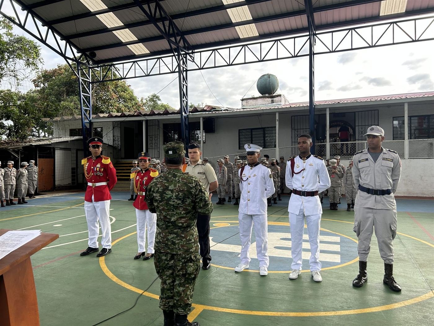 Acto protocolario conjunto entre academias militares