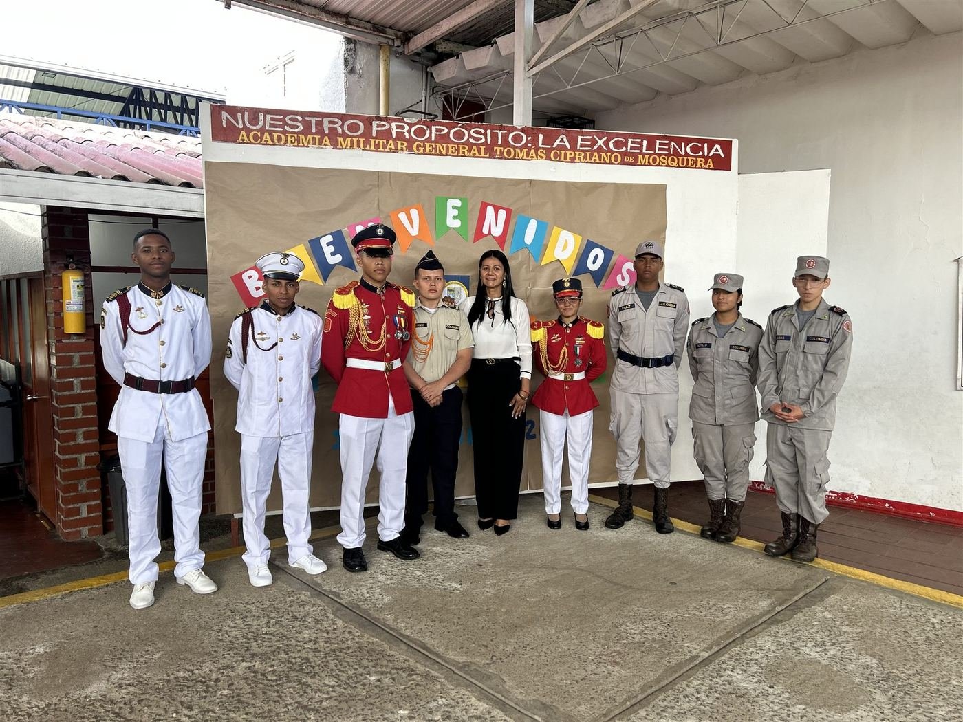 Bienvenida a la delegación visitante en la Academia